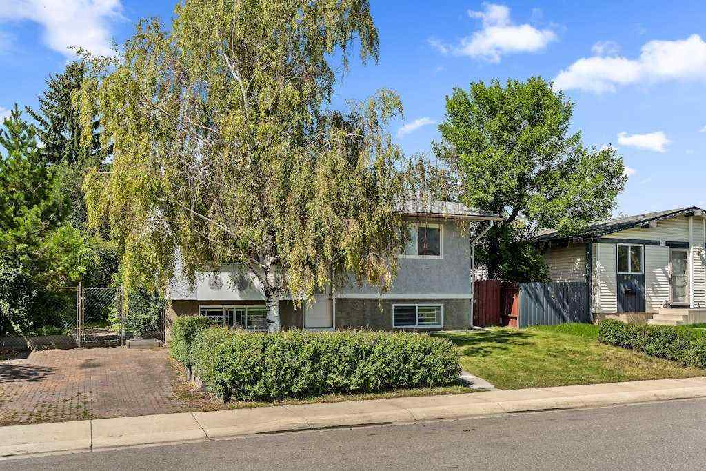 MLS® A2270035 - 856 Rundlecairn Way NE in Rundle Calgary, Residential