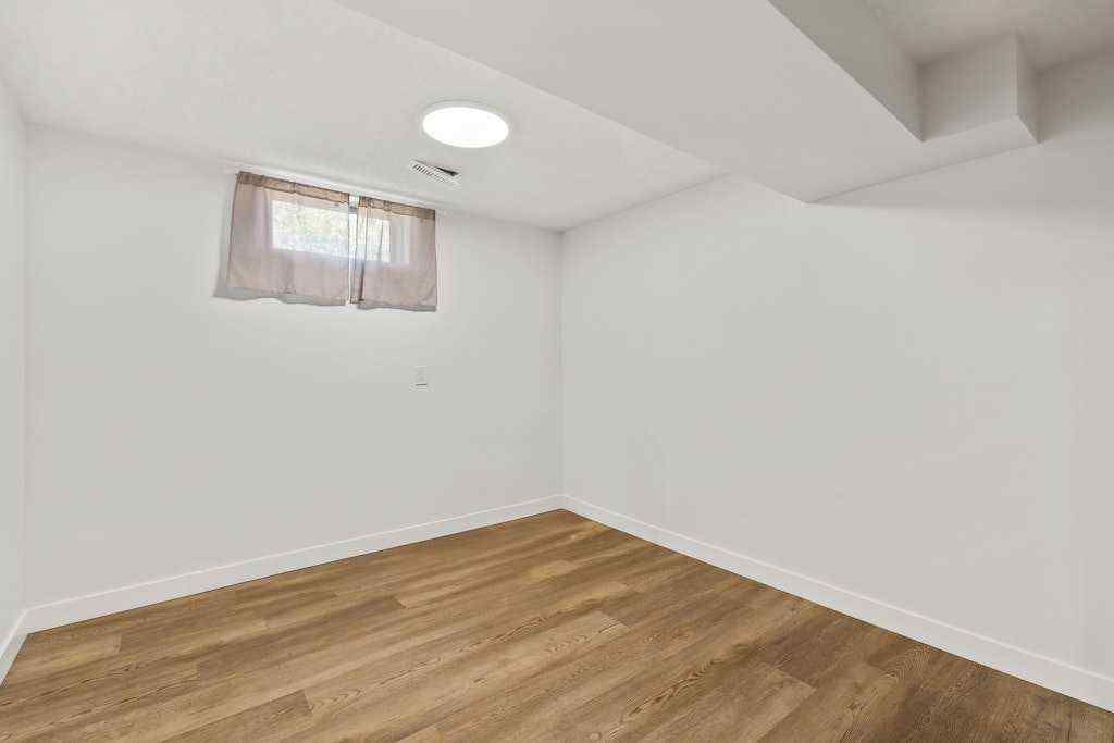 MLS® A2270035 - 856 Rundlecairn Way NE in Rundle Calgary, Residential