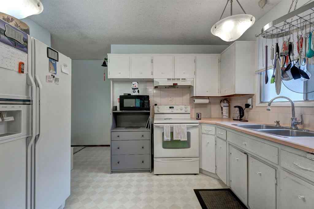 MLS® A2270061 - 628 Cantrell Drive SW in Canyon Meadows Calgary, Residential