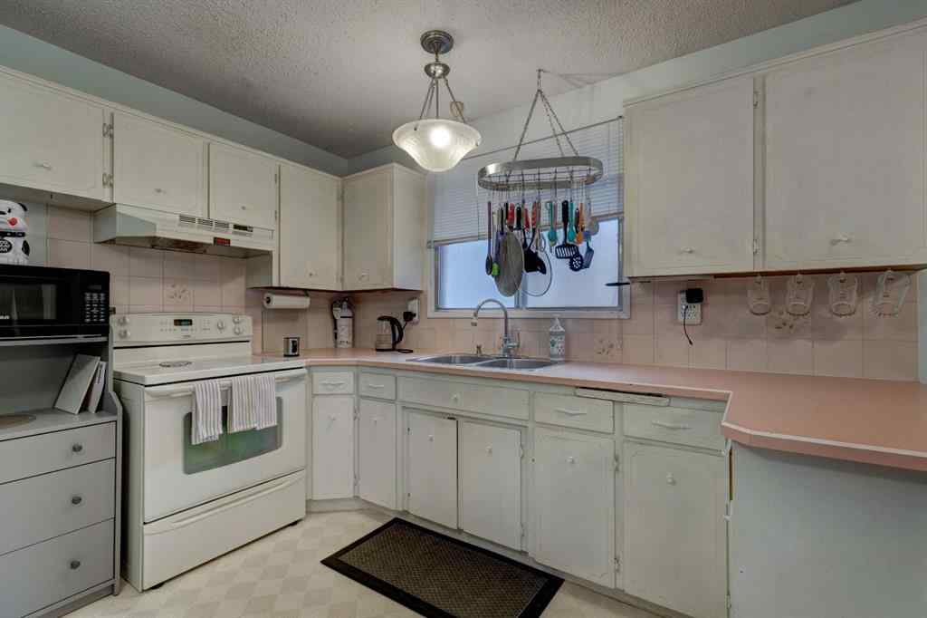 MLS® A2270061 - 628 Cantrell Drive SW in Canyon Meadows Calgary, Residential
