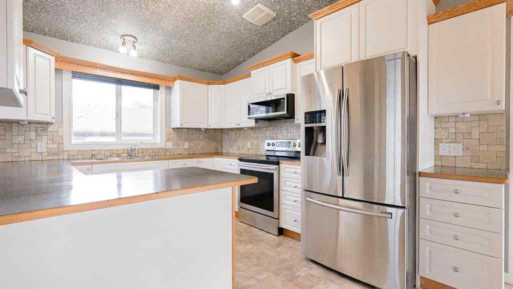 MLS&reg; # A2270073 - 326 3 Street SW in SW Hill Medicine Hat, Residential Open Houses