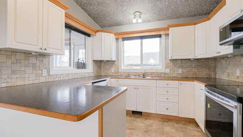 MLS&reg; # A2270073 - 326 3 Street SW in SW Hill Medicine Hat, Residential Open Houses