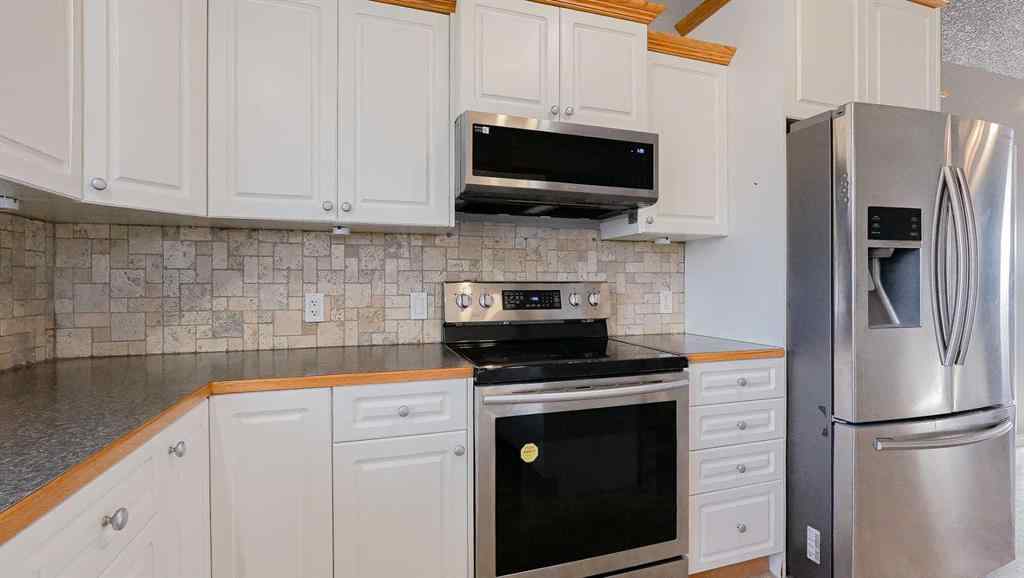 MLS&reg; # A2270073 - 326 3 Street SW in SW Hill Medicine Hat, Residential Open Houses