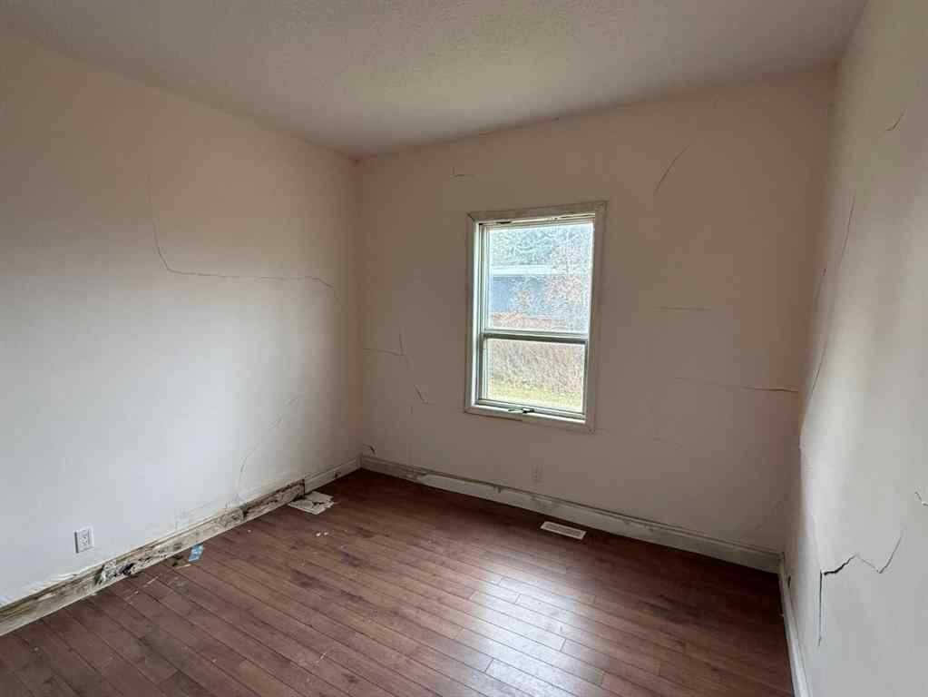 MLS&reg; # A2270075 - 502 1 Street S in NONE Vulcan, Residential Open Houses