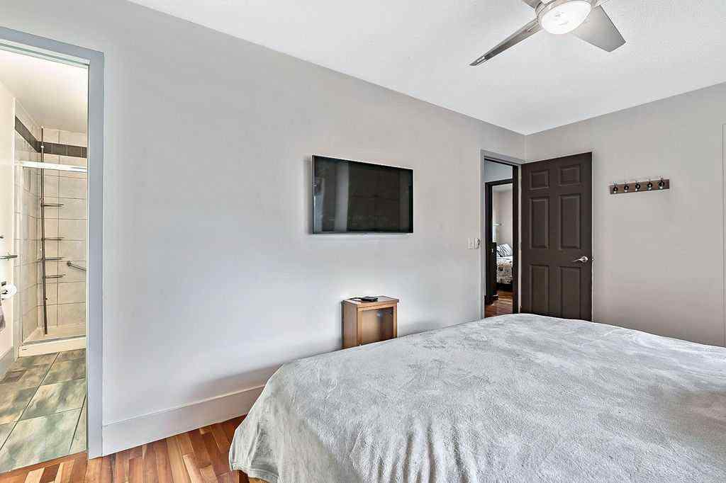 MLS® A2270083 - 804 Varsity Estates Place NW in Varsity Calgary, Residential