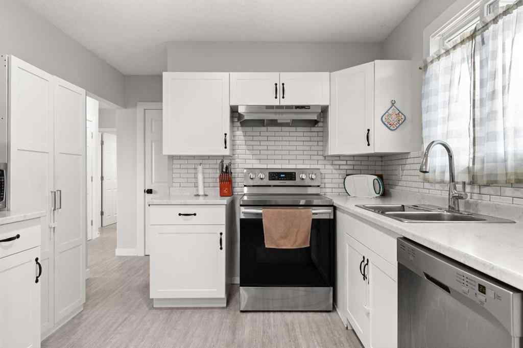 MLS&reg; # A2270087 - 70 Colter Crescent NW in Northwest Crescent Heights Medicine Hat, Residential Open Houses