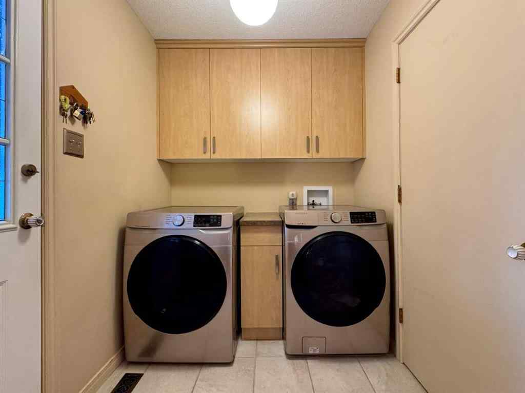 MLS&reg; # A2270104 - 2231 19 Street S in Agnes Davidson Lethbridge, Residential Open Houses