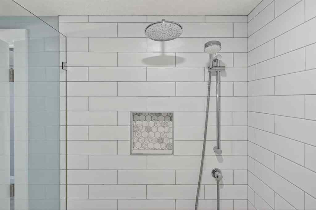 MLS® A2270110 - 3704 58 Avenue SW in Lakeview Calgary, Residential