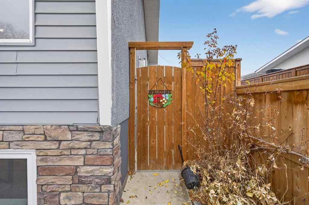 MLS® A2270110 - 3704 58 Avenue SW in Lakeview Calgary, Residential