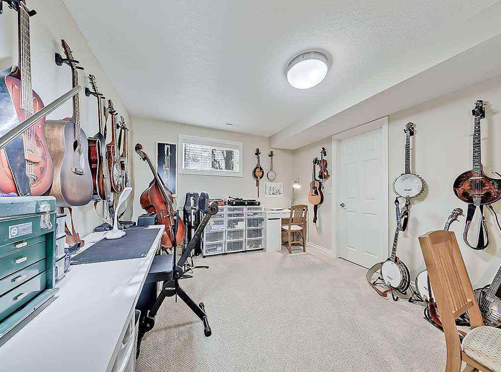 MLS&reg; # A2270146 - 405 6 Avenue SW in Central High River High River, Residential Open Houses