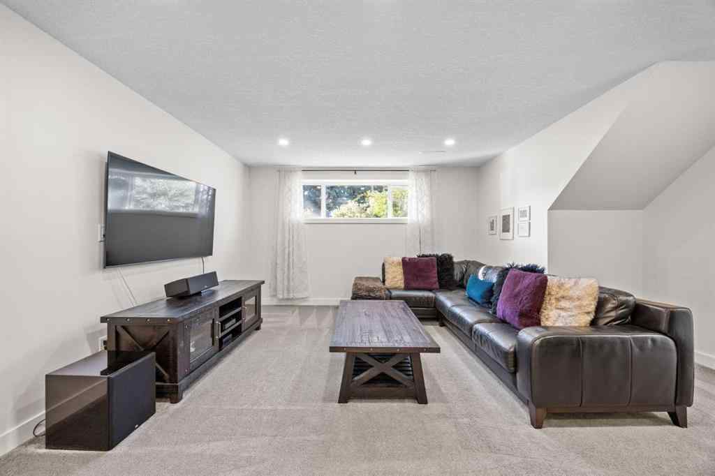 MLS® A2270166 - 827 Canaveral Crescent SW in Canyon Meadows Calgary, Residential