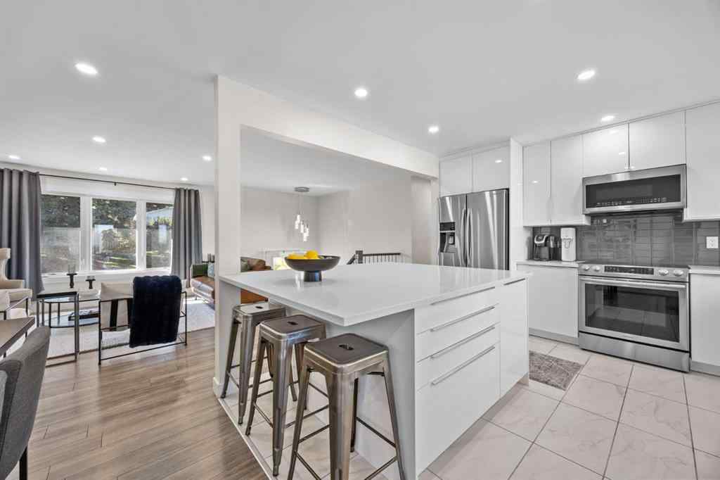 MLS® A2270166 - 827 Canaveral Crescent SW in Canyon Meadows Calgary, Residential