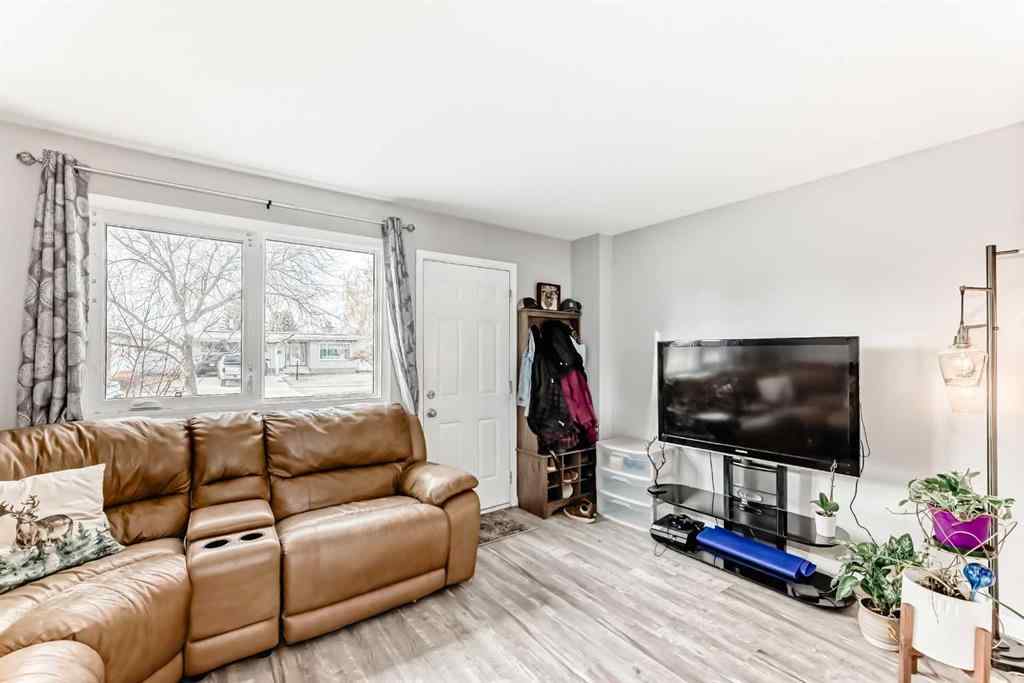 MLS&reg; # A2270184 - 1419 Lakemount Boulevard S in Redwood Lethbridge, Residential Open Houses