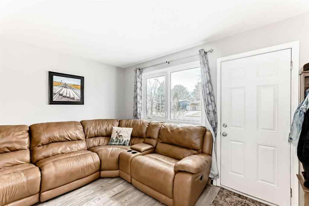 MLS&reg; # A2270184 - 1419 Lakemount Boulevard S in Redwood Lethbridge, Residential Open Houses