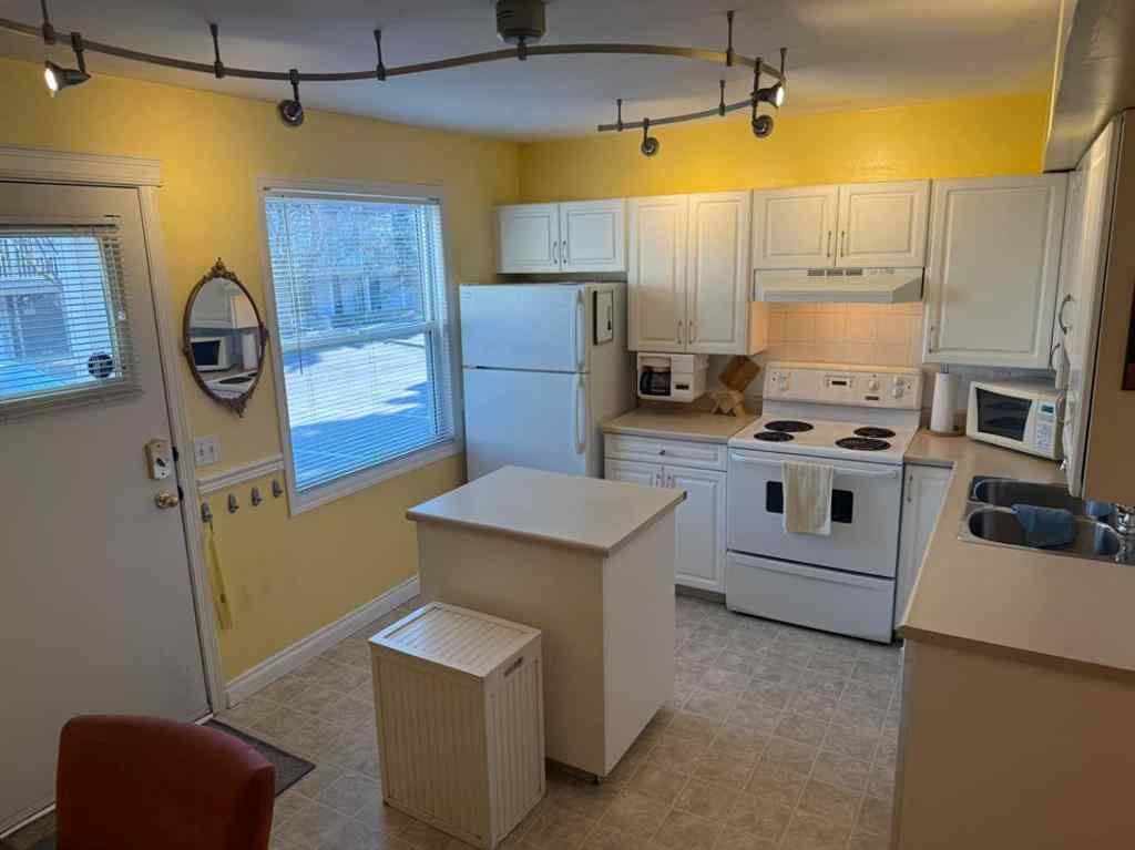 MLS® A2270190 - 522 Regal Park NE in Renfrew Calgary, Residential