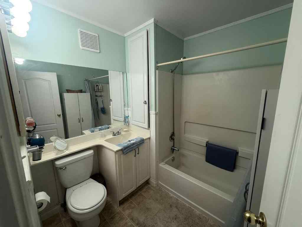 MLS® A2270190 - 522 Regal Park NE in Renfrew Calgary, Residential