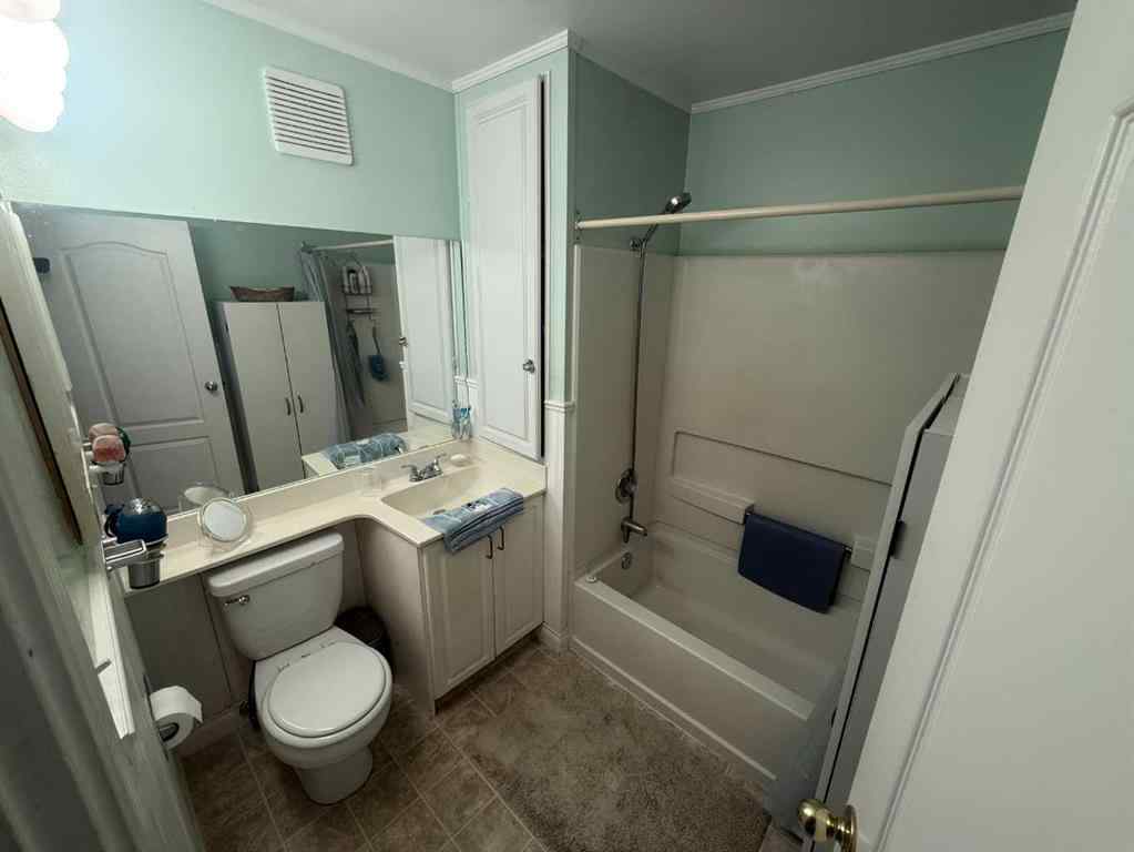 MLS® A2270190 - 522 Regal Park NE in Renfrew Calgary, Residential