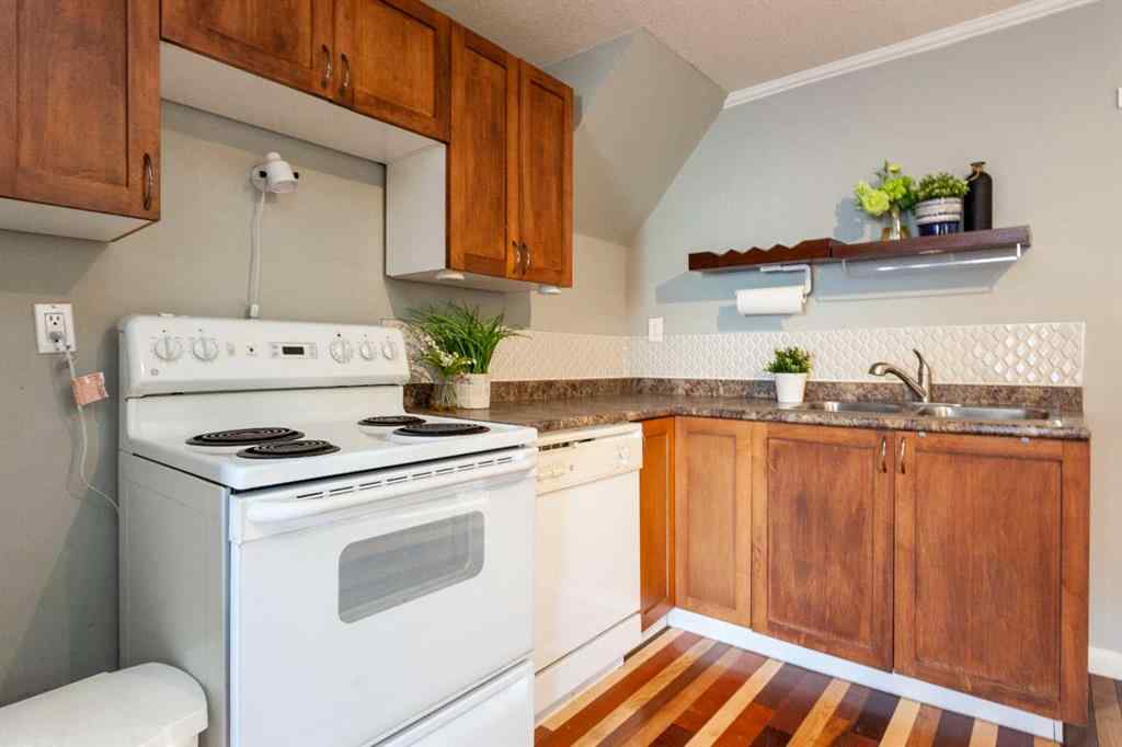 MLS&reg; # A2270194 - 827 7 Street SE in SE Hill Medicine Hat, Residential Open Houses