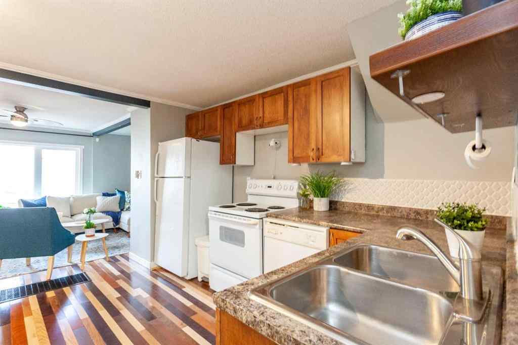 MLS&reg; # A2270194 - 827 7 Street SE in SE Hill Medicine Hat, Residential Open Houses