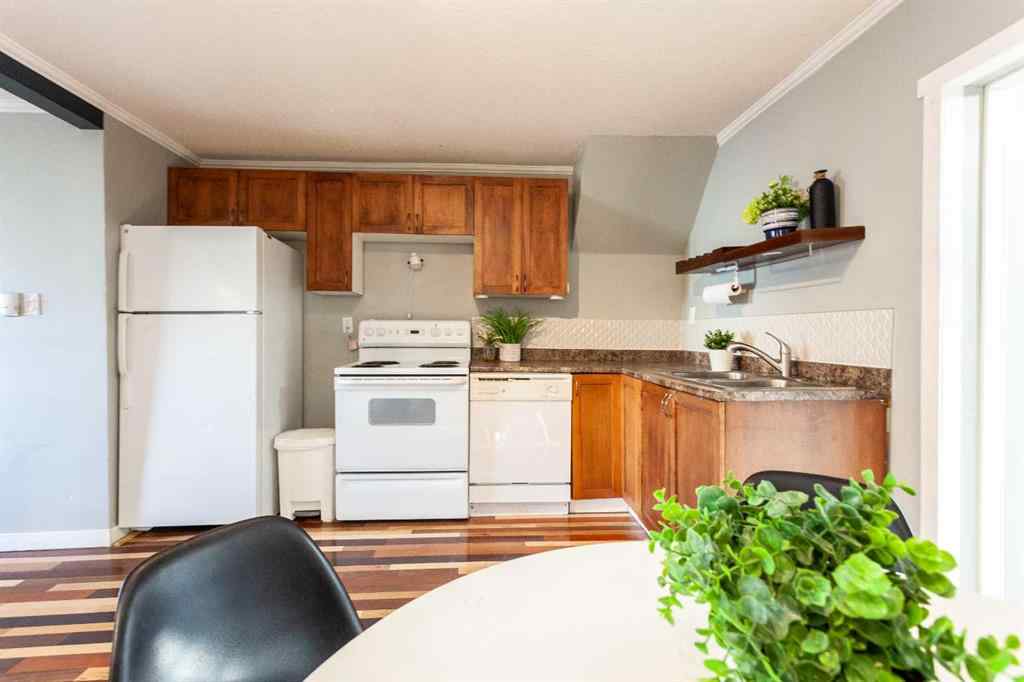 MLS&reg; # A2270194 - 827 7 Street SE in SE Hill Medicine Hat, Residential Open Houses