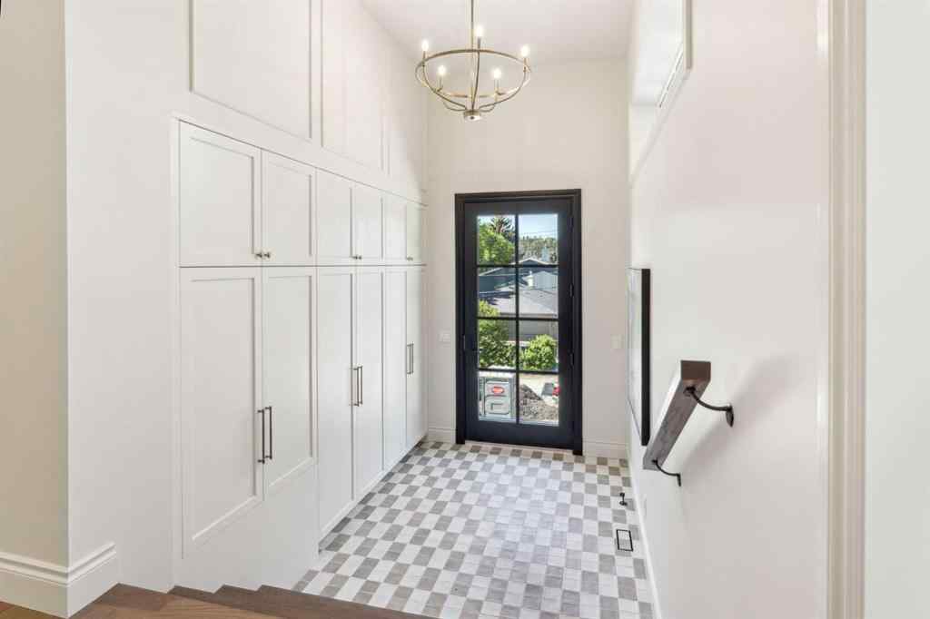 MLS® A2270195 - 3708 8 Avenue NW in Parkdale Calgary, Residential