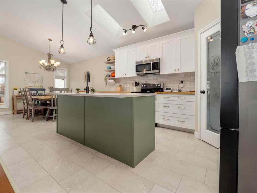 MLS&reg; # A2270197 - 225 Couleecreek Manor S in Southgate Lethbridge, Residential Open Houses