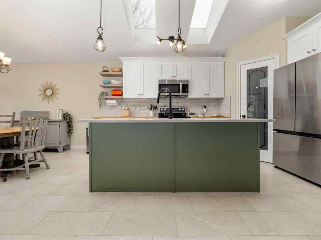 MLS&reg; # A2270197 - 225 Couleecreek Manor S in Southgate Lethbridge, Residential Open Houses