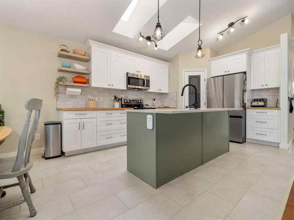 MLS&reg; # A2270197 - 225 Couleecreek Manor S in Southgate Lethbridge, Residential Open Houses