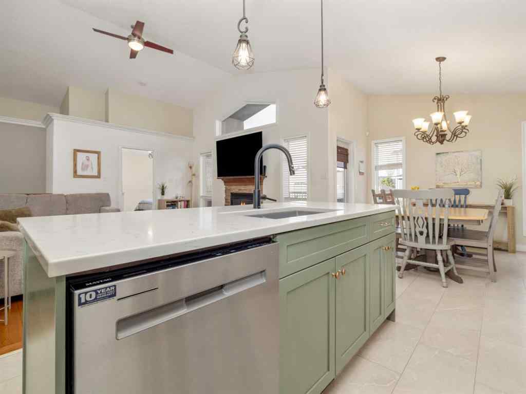 MLS&reg; # A2270197 - 225 Couleecreek Manor S in Southgate Lethbridge, Residential Open Houses