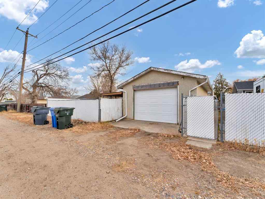 MLS&reg; # A2270206 - 136 14 Street NW in Northwest Crescent Heights Medicine Hat, Residential Open Houses