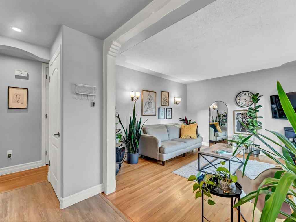 MLS&reg; # A2270206 - 136 14 Street NW in Northwest Crescent Heights Medicine Hat, Residential Open Houses