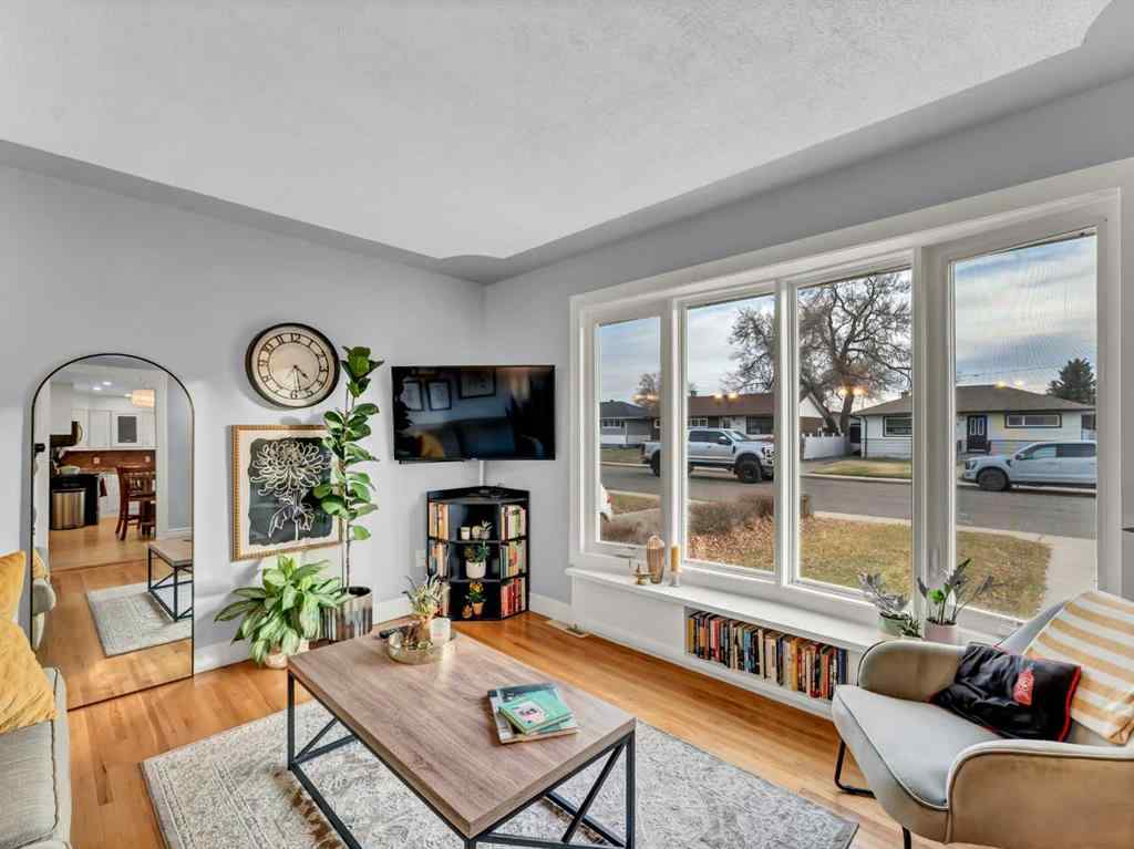 MLS&reg; # A2270206 - 136 14 Street NW in Northwest Crescent Heights Medicine Hat, Residential Open Houses