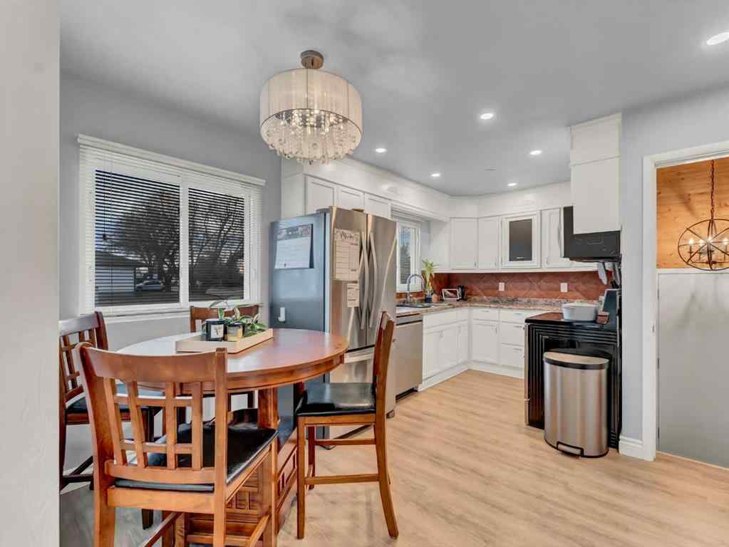 MLS&reg; # A2270206 - 136 14 Street NW in Northwest Crescent Heights Medicine Hat, Residential Open Houses