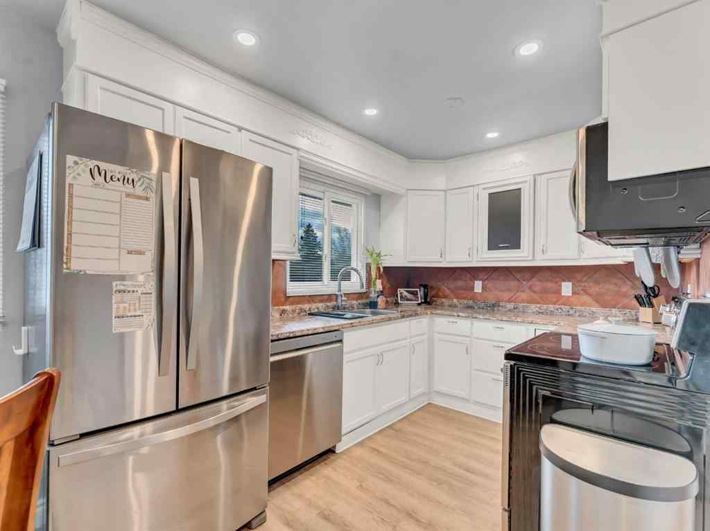 MLS&reg; # A2270206 - 136 14 Street NW in Northwest Crescent Heights Medicine Hat, Residential Open Houses