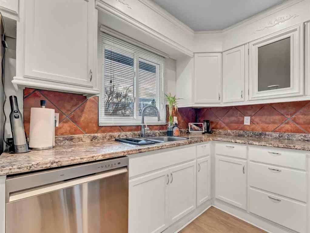 MLS&reg; # A2270206 - 136 14 Street NW in Northwest Crescent Heights Medicine Hat, Residential Open Houses