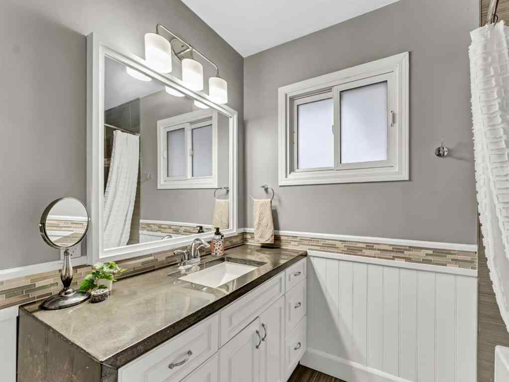 MLS&reg; # A2270206 - 136 14 Street NW in Northwest Crescent Heights Medicine Hat, Residential Open Houses