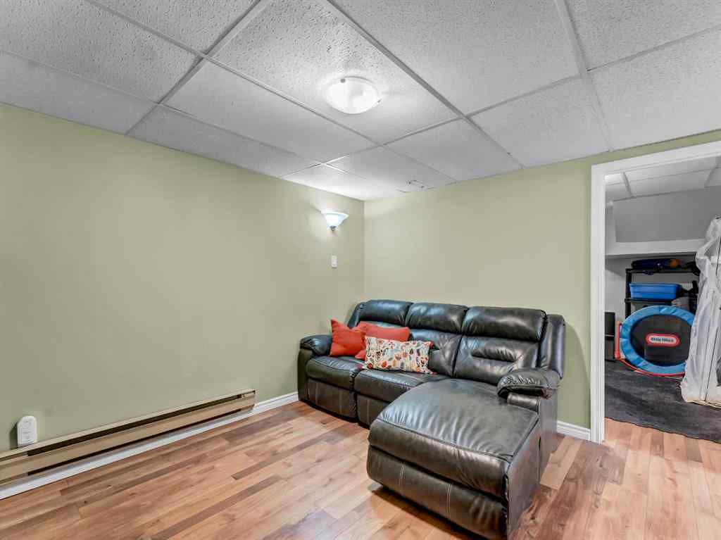 MLS&reg; # A2270206 - 136 14 Street NW in Northwest Crescent Heights Medicine Hat, Residential Open Houses