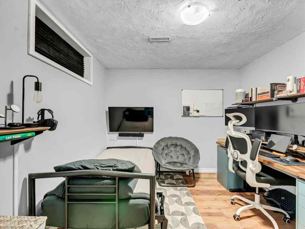 MLS&reg; # A2270206 - 136 14 Street NW in Northwest Crescent Heights Medicine Hat, Residential Open Houses