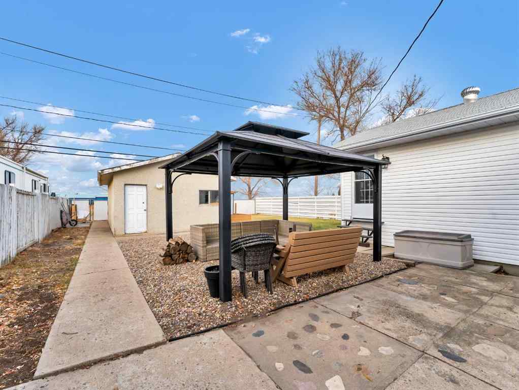 MLS&reg; # A2270206 - 136 14 Street NW in Northwest Crescent Heights Medicine Hat, Residential Open Houses