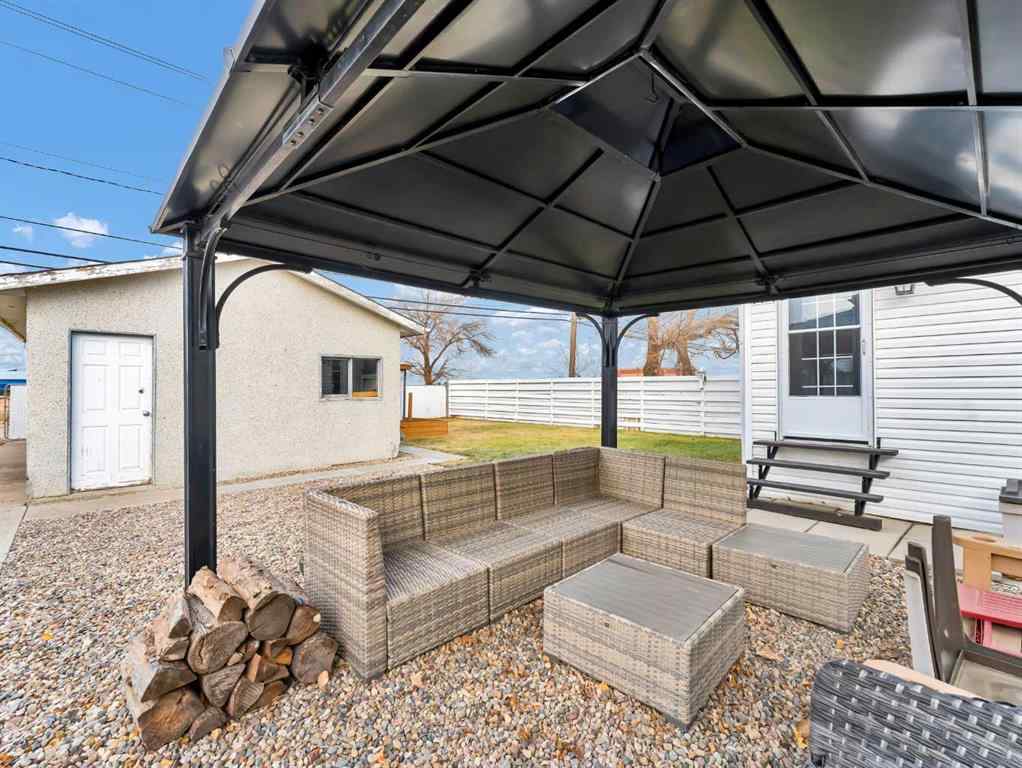 MLS&reg; # A2270206 - 136 14 Street NW in Northwest Crescent Heights Medicine Hat, Residential Open Houses