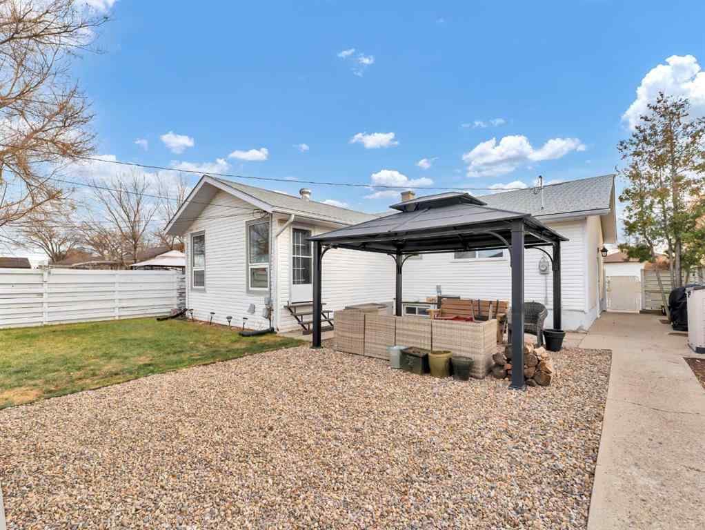 MLS&reg; # A2270206 - 136 14 Street NW in Northwest Crescent Heights Medicine Hat, Residential Open Houses