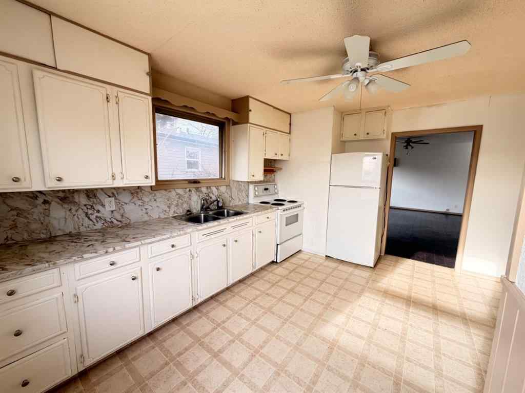 MLS&reg; # A2270211 - 367 Beaufort Crescent SW in SW Hill Medicine Hat, Mobile Open Houses