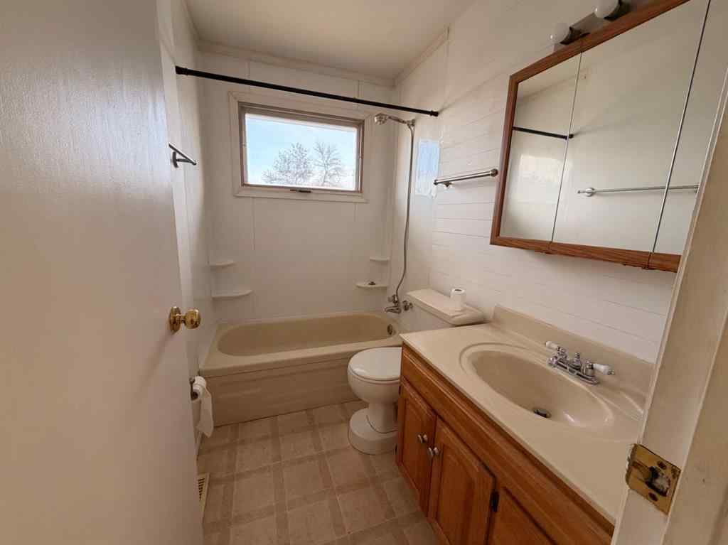 MLS&reg; # A2270211 - 367 Beaufort Crescent SW in SW Hill Medicine Hat, Mobile Open Houses