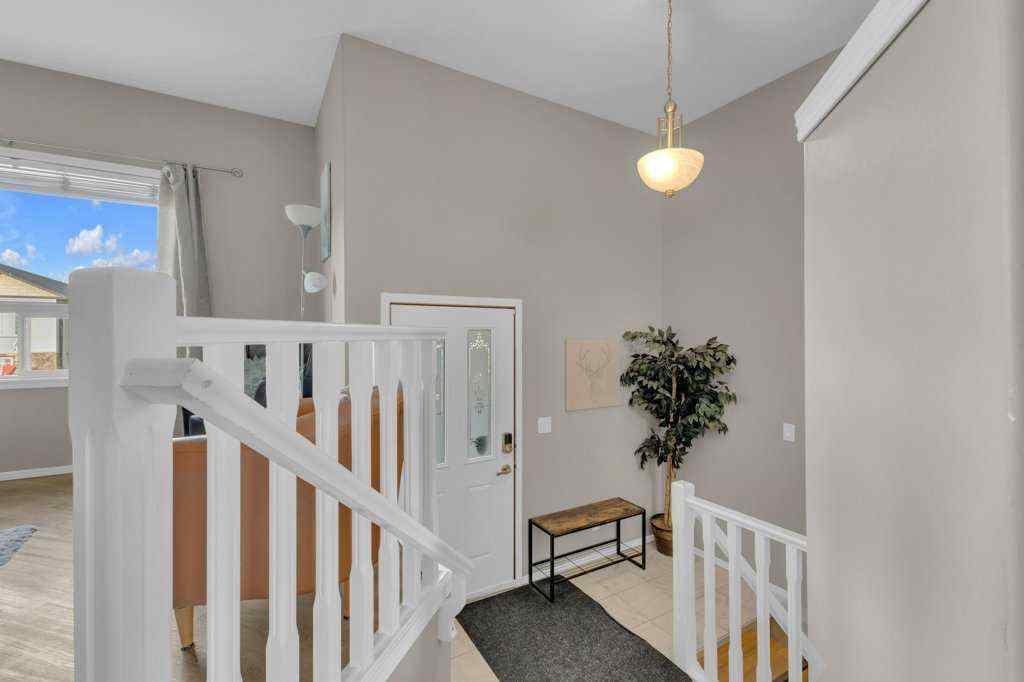 MLS&reg; # A2270221 - 8 Horne Close  in Hewlett Park Sylvan Lake, Residential Open Houses