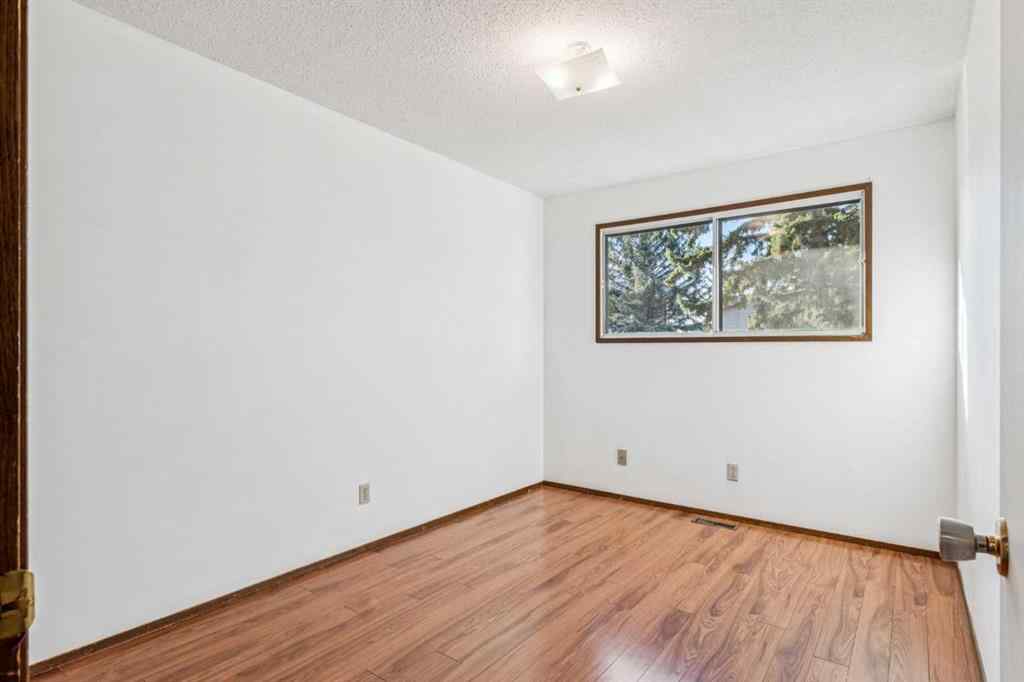 MLS® A2270258 - 30 Edgeford Place NW in Edgemont Calgary, Residential