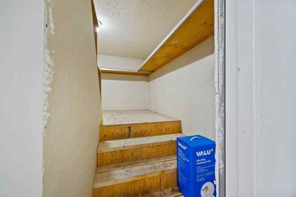 MLS® A2270260 - 212 Falmere Way NE in Falconridge Calgary, Residential