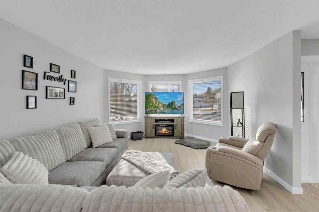 MLS&reg; # A2270265 - 6006 57 Avenue   in Lucas Heights Ponoka, Residential Open Houses