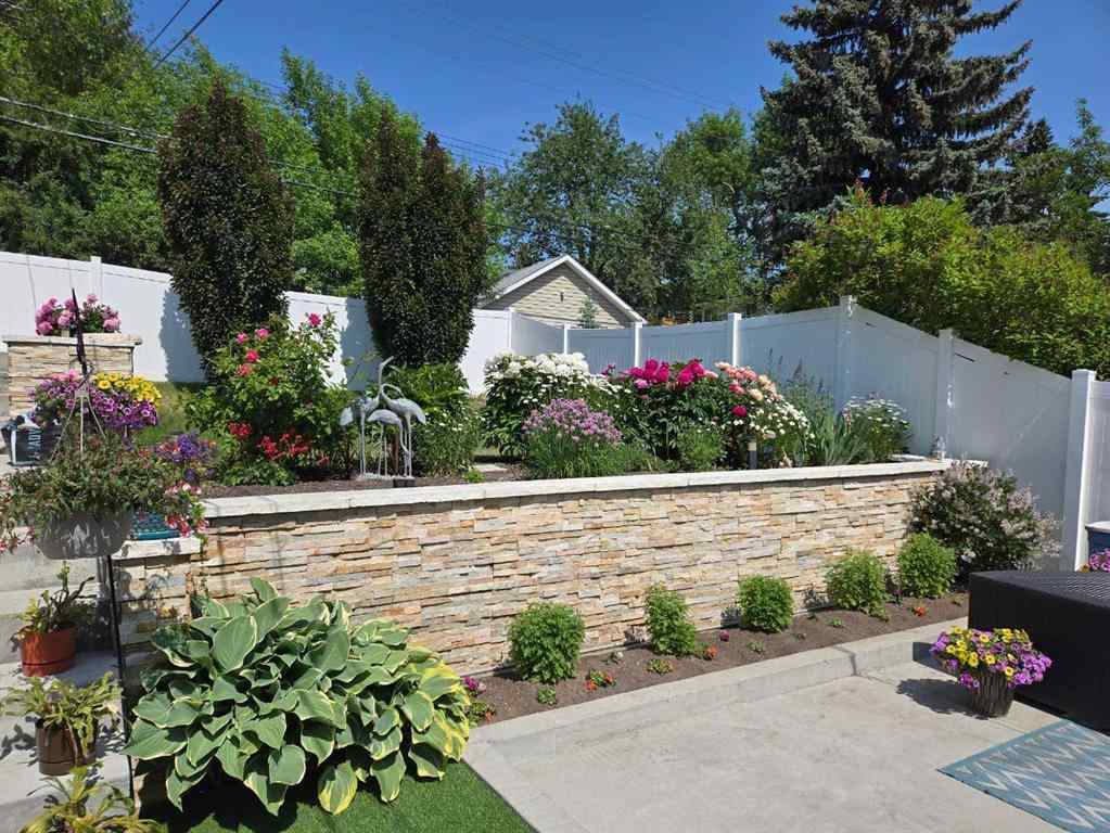 MLS® # A2270274 - 25 Highwood Place NW in Highwood Calgary, Residential Open Houses