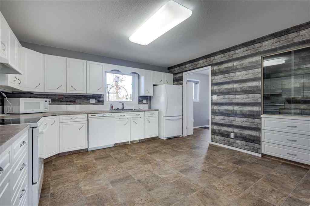 MLS&reg; # A2270281 - 6110 38 Avenue  in Grandview Stettler, Residential Open Houses