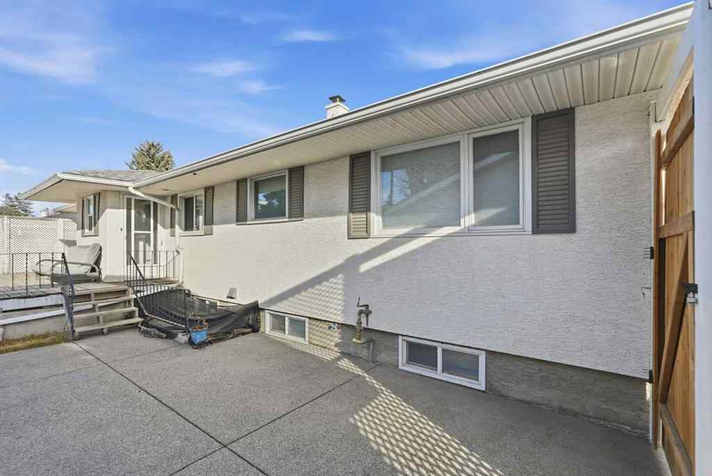 MLS&reg; # A2270302 - 2219 Halifax Crescent NW in Banff Trail Calgary, Residential Open Houses